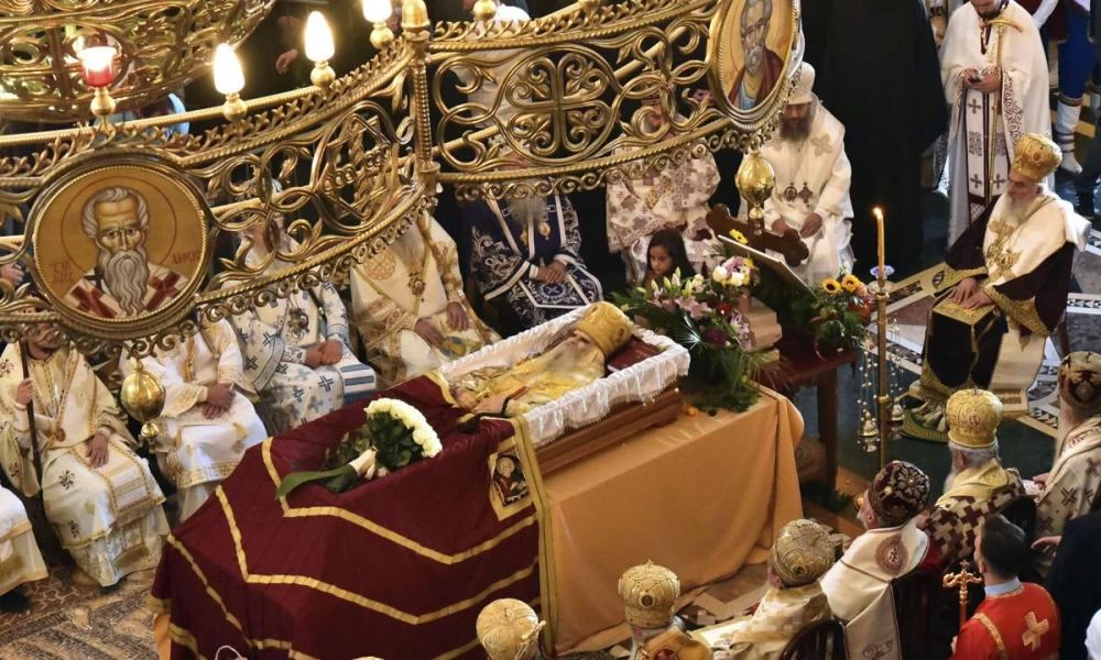 Ποντγκόριτσα: Πλήθος κόσμου στη κηδεία του Μητροπολίτη Μαυροβουνίου